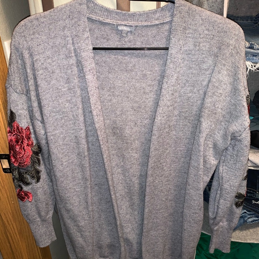 Charlotte Russe Floral Sleeve Detailed Cardigan